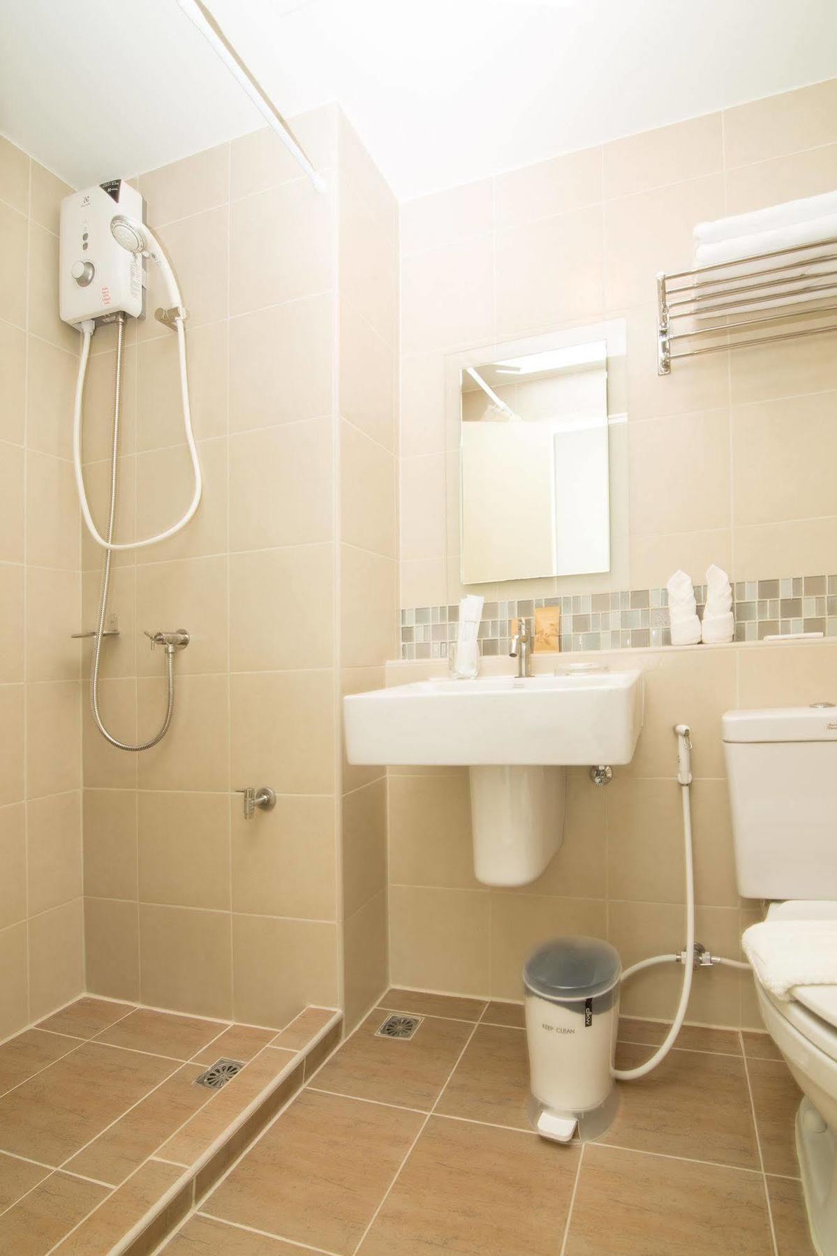First Choice Suites By The Sea Sha Plus Extra Хуа Хин Екстериор снимка